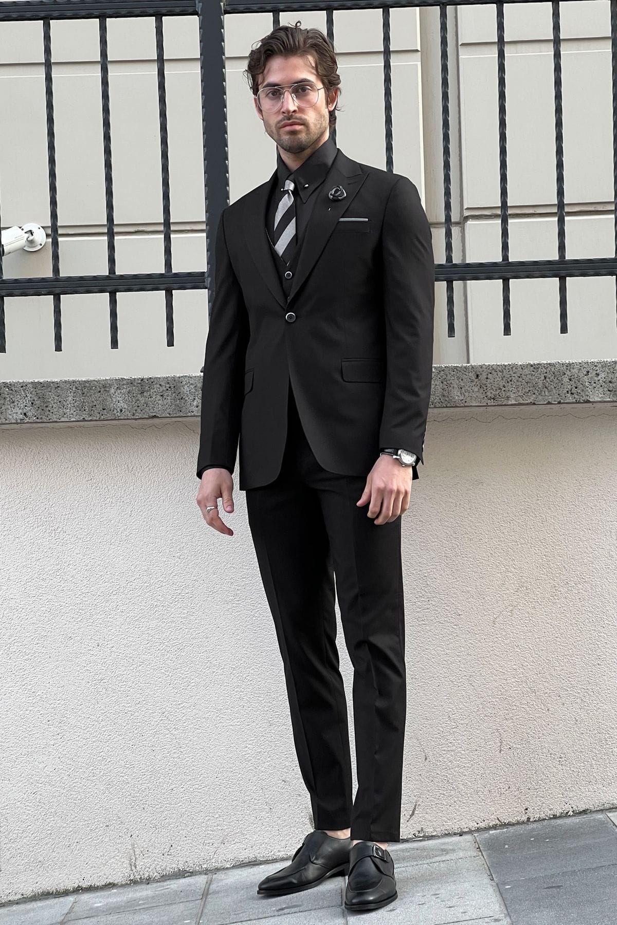 Black Wool Suit with Slim-Fit and Pointed Collar.