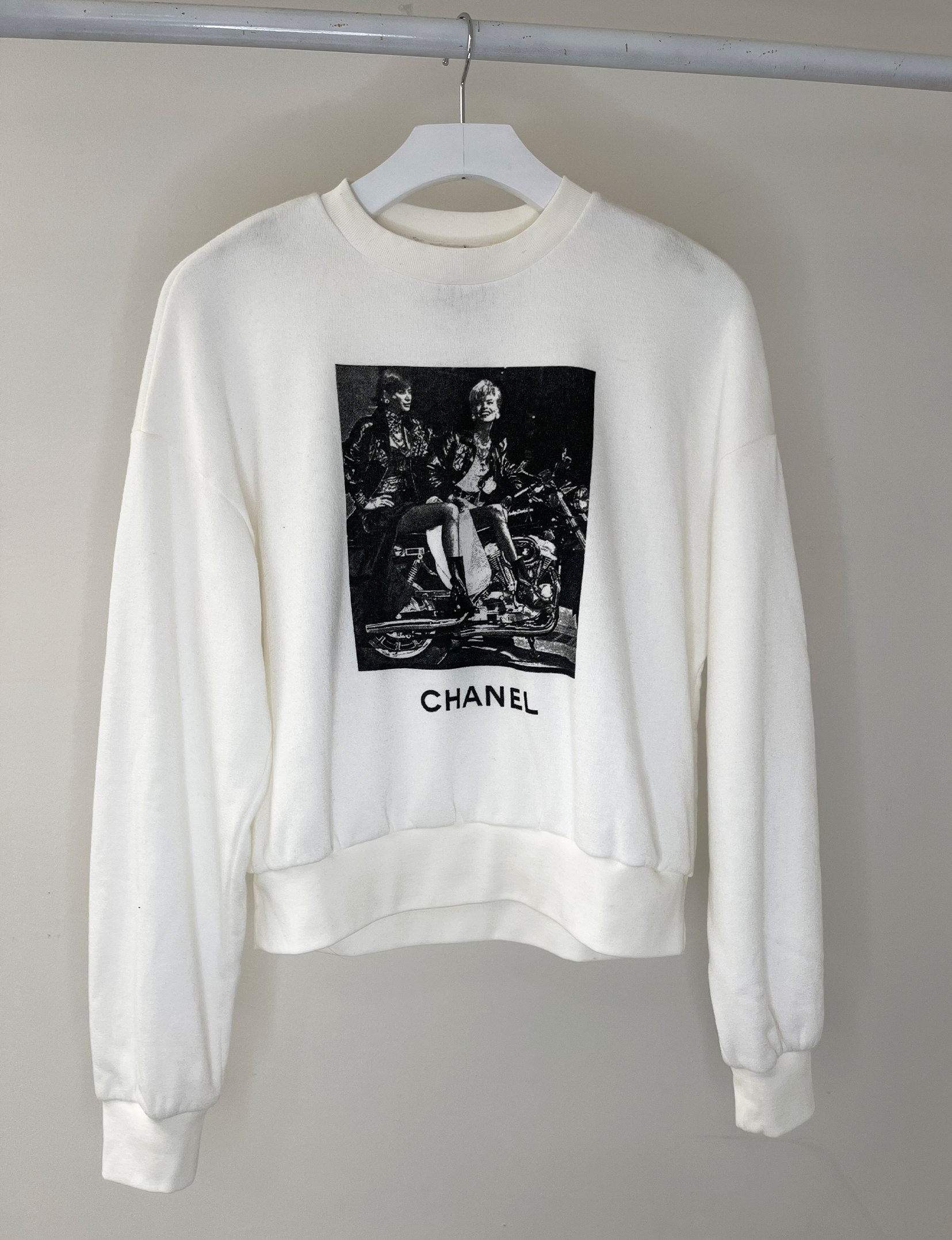 Chanel Vintage Sweatshirt with Graphic Motto, White.