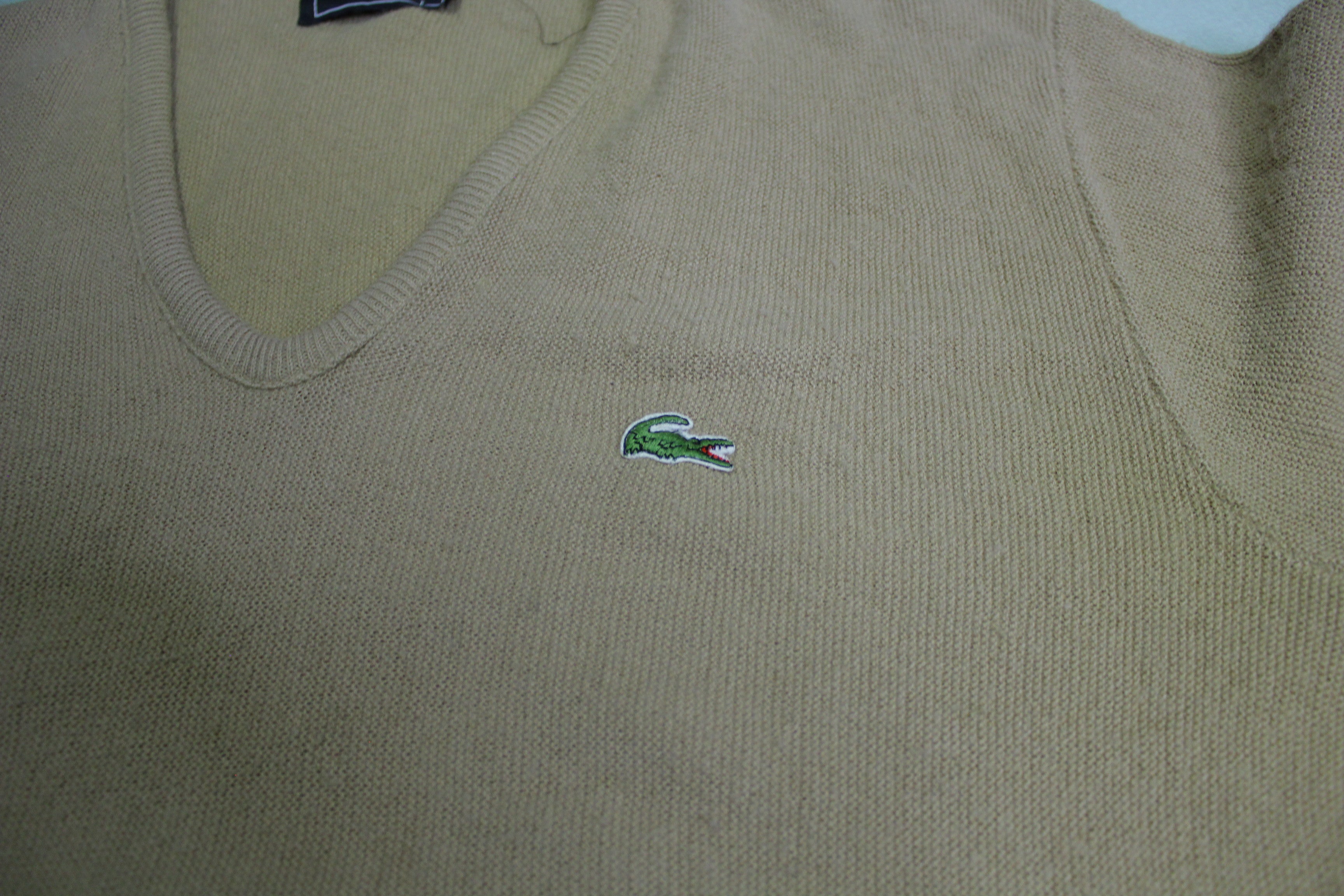 IZOD Lacoste Alligator Vintage Sweater 80's V-Neck Fall Winter Christmas Fireplace