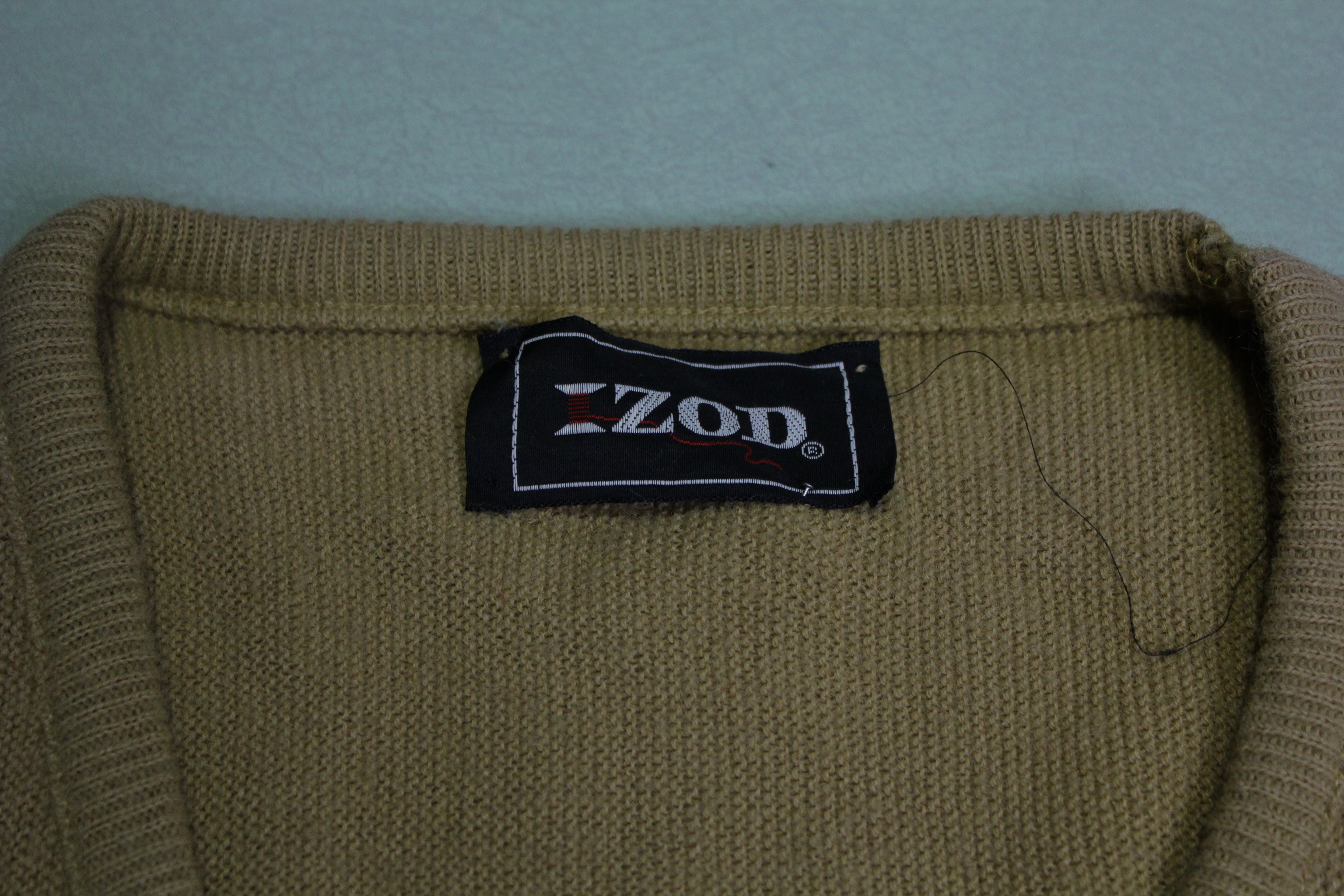 IZOD Lacoste Alligator Vintage Sweater 80's V-Neck Fall Winter Christmas Fireplace