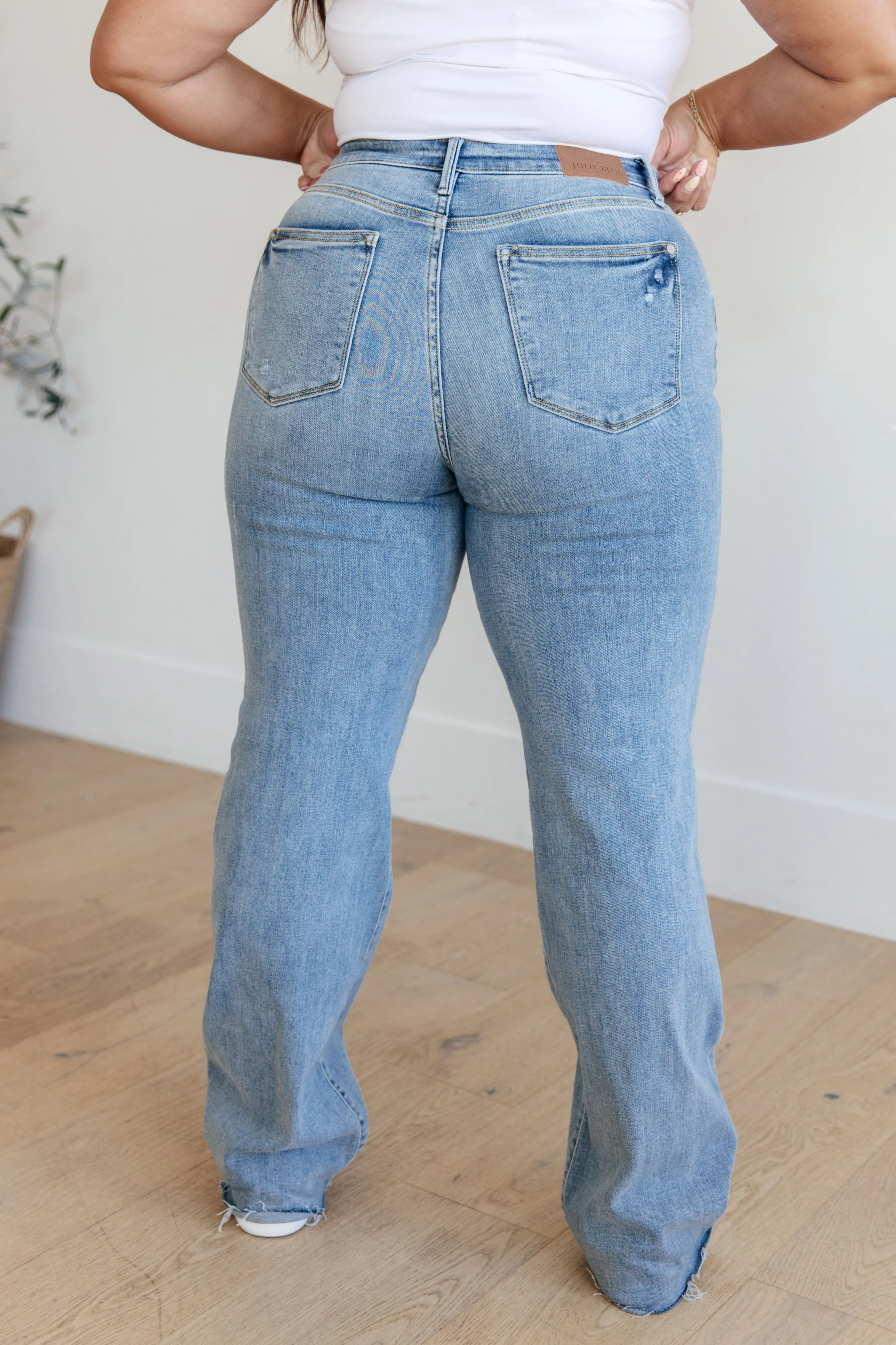 Mildred High Rise V Waistband Straight Jeans