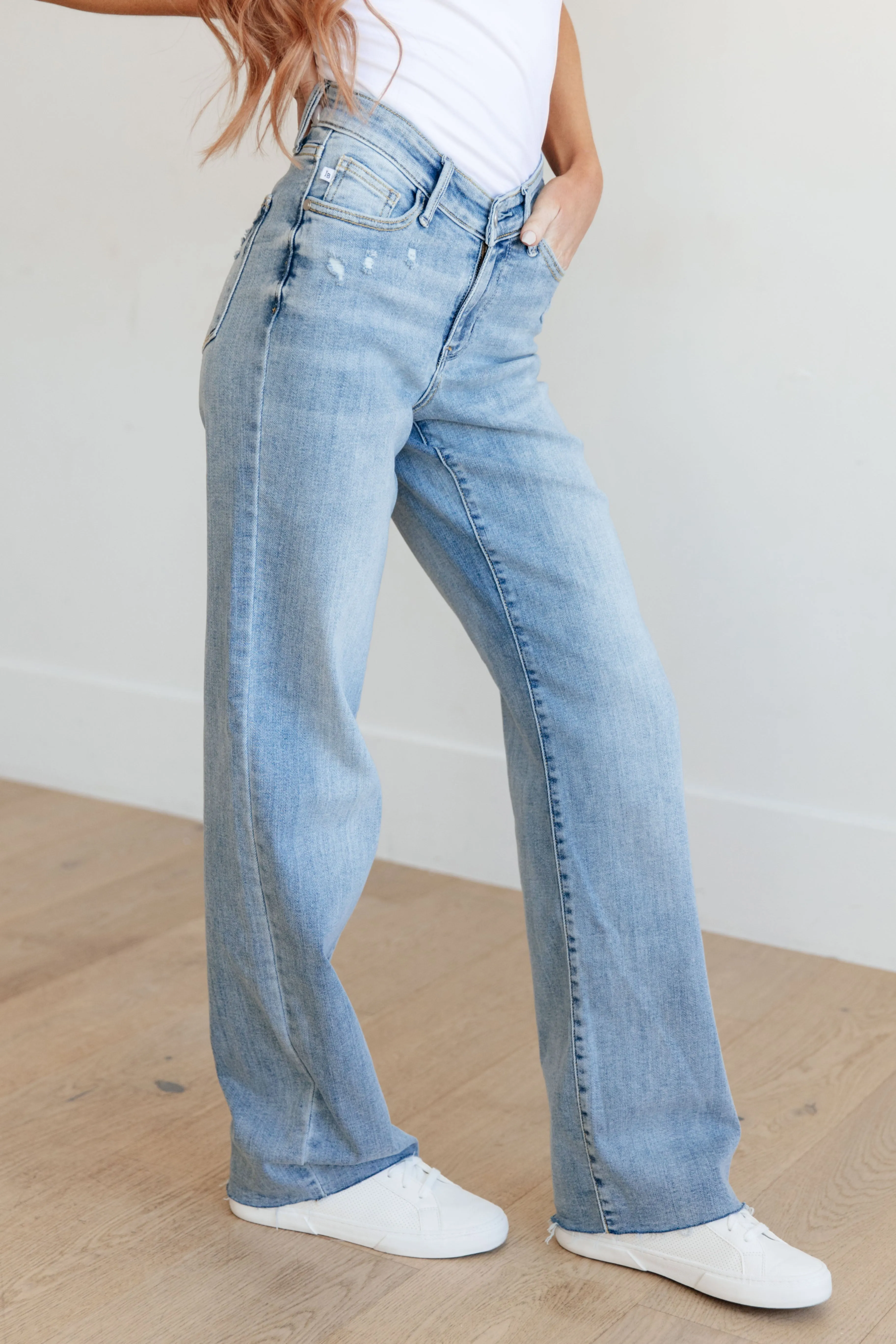 Mildred High Rise V Waistband Straight Jeans