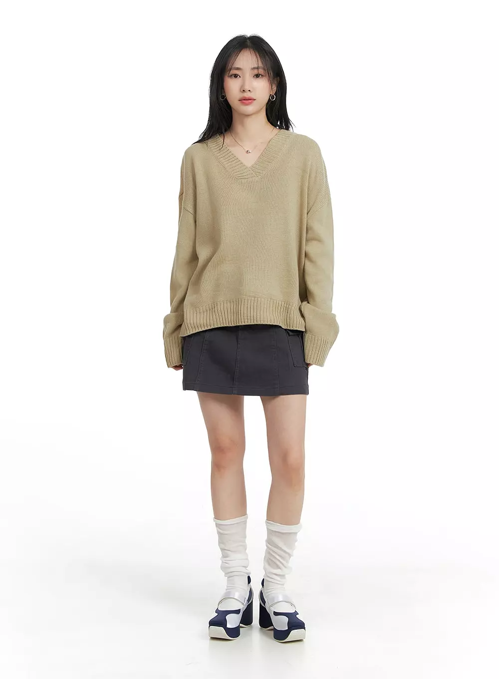 V-Neck Wool Sweater - Cozy Design | OM408