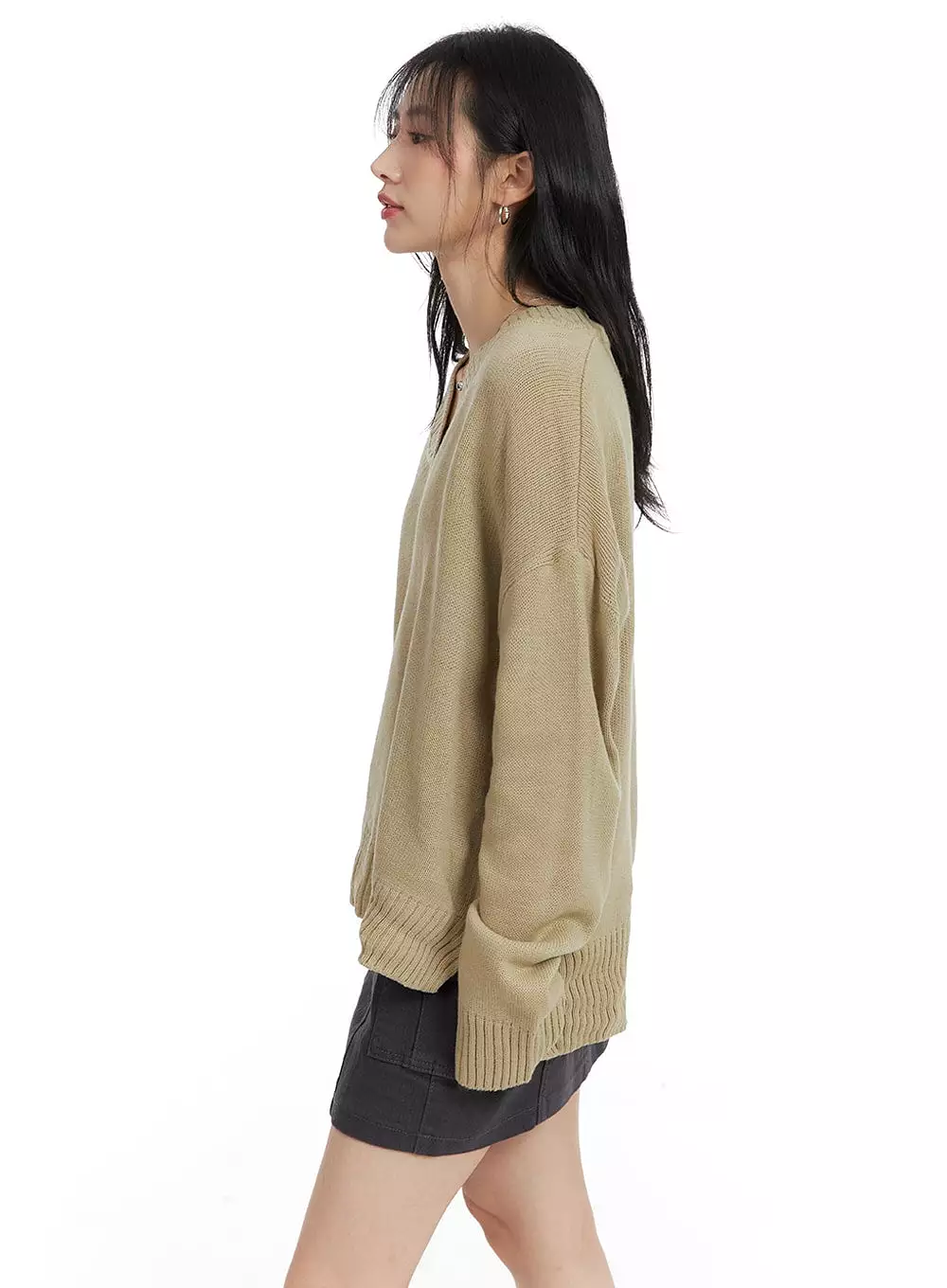 V-Neck Wool Sweater - Cozy Design | OM408