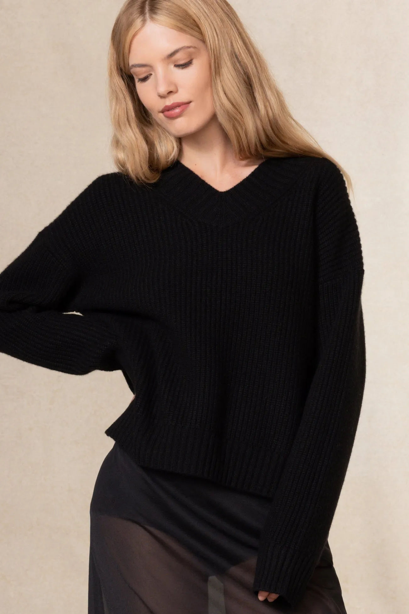 V-Neck Cashmere Sweater - Zinta