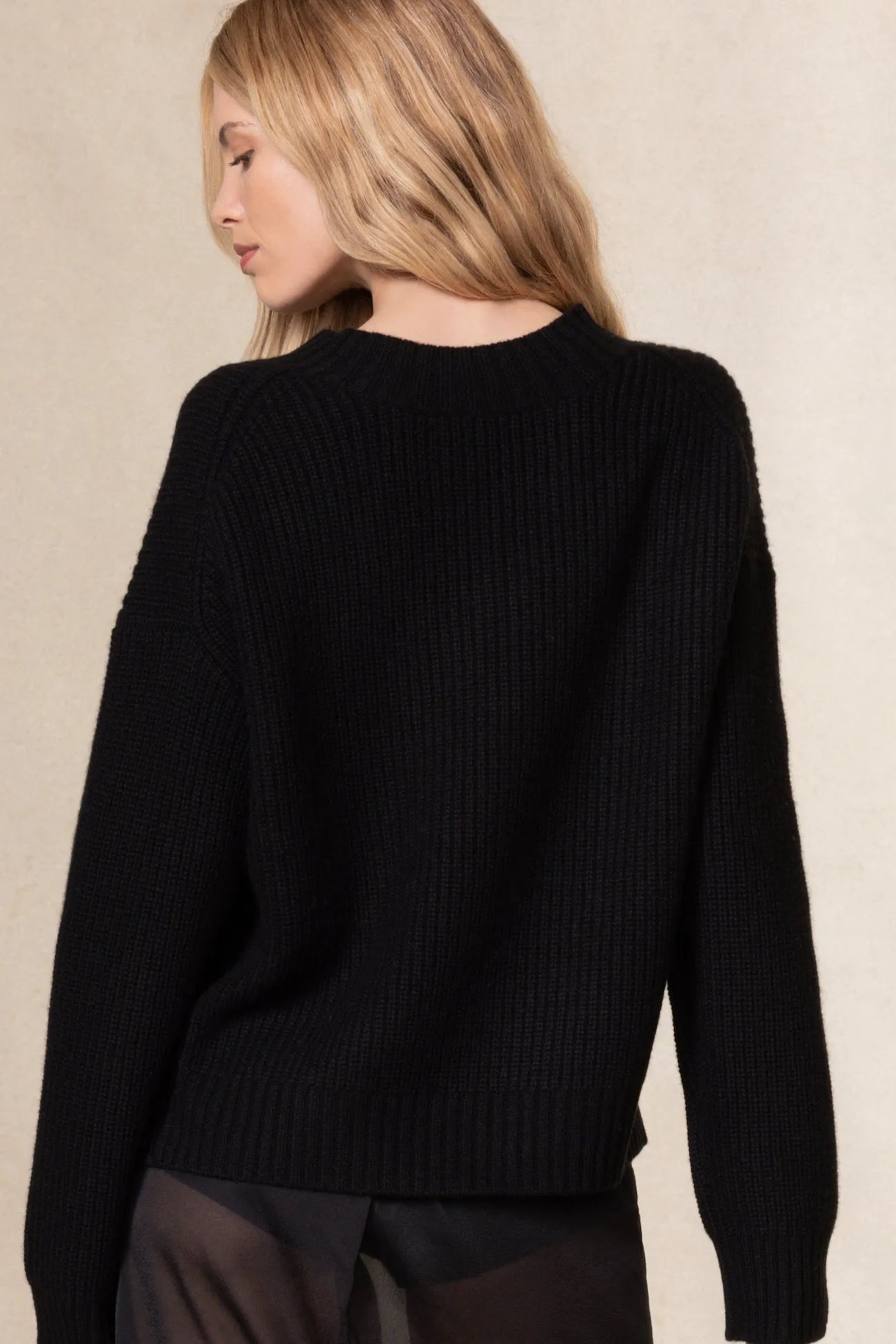 V-Neck Cashmere Sweater - Zinta