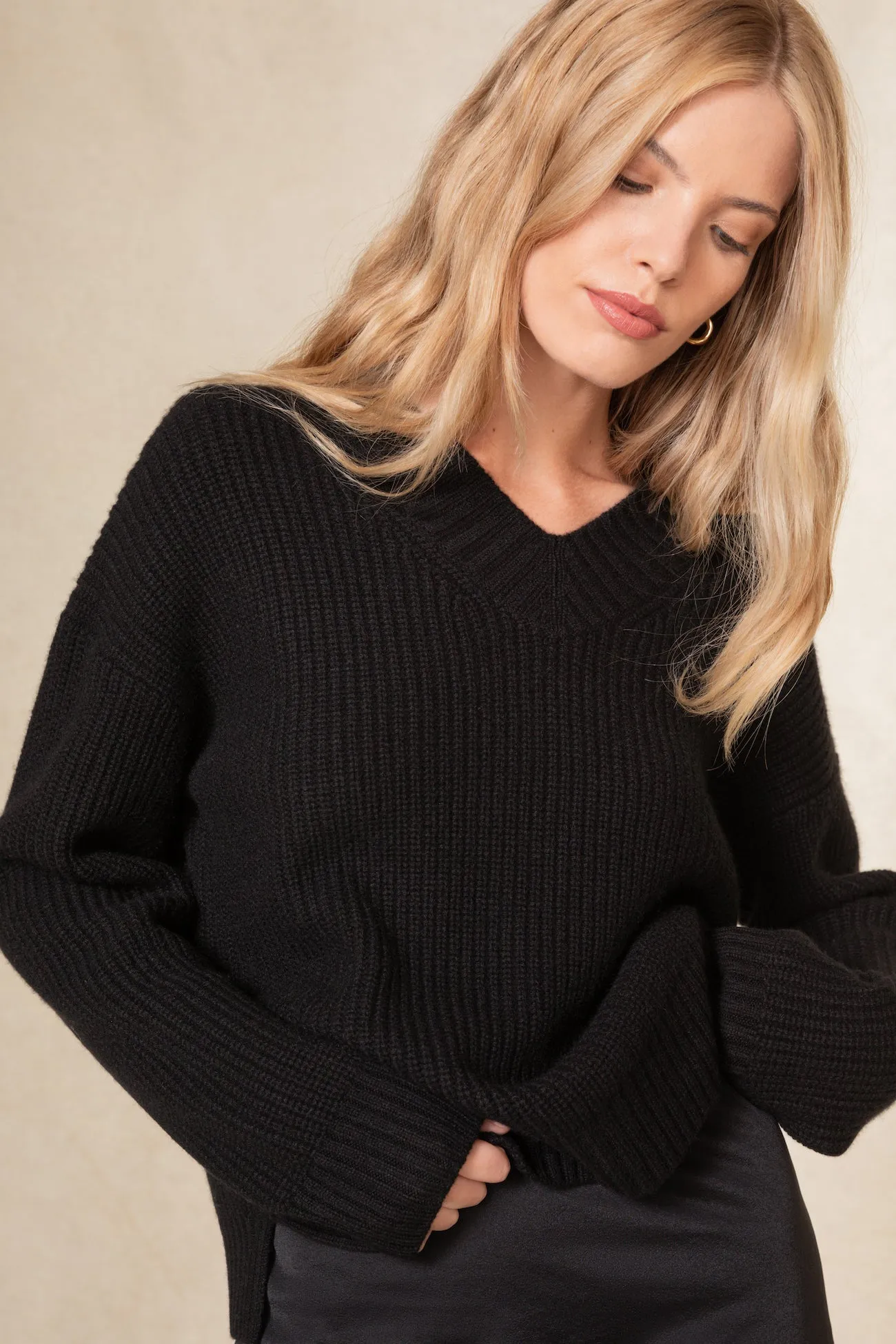 V-Neck Cashmere Sweater - Zinta